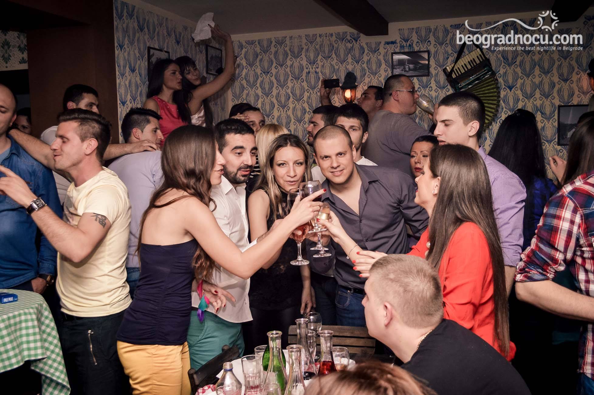 Kafana Još Ovu Noć